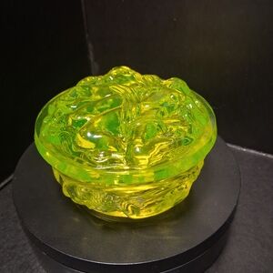 **SOLD**Uranium Vaseline Glass Erotic women Motive Trinket Box